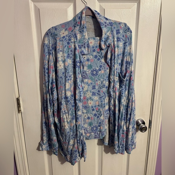SOLD - Little Sleepies Winter Floral Women’s pajama set - Picture 3 of 9